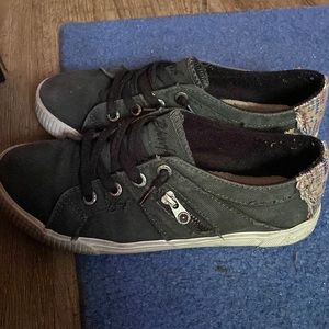 Womens blowfish slip on shoes